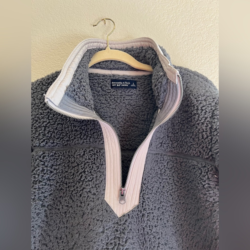 Abercrombie & Fitch Soft AF Sherpa Pullover - Picture 3 of 9